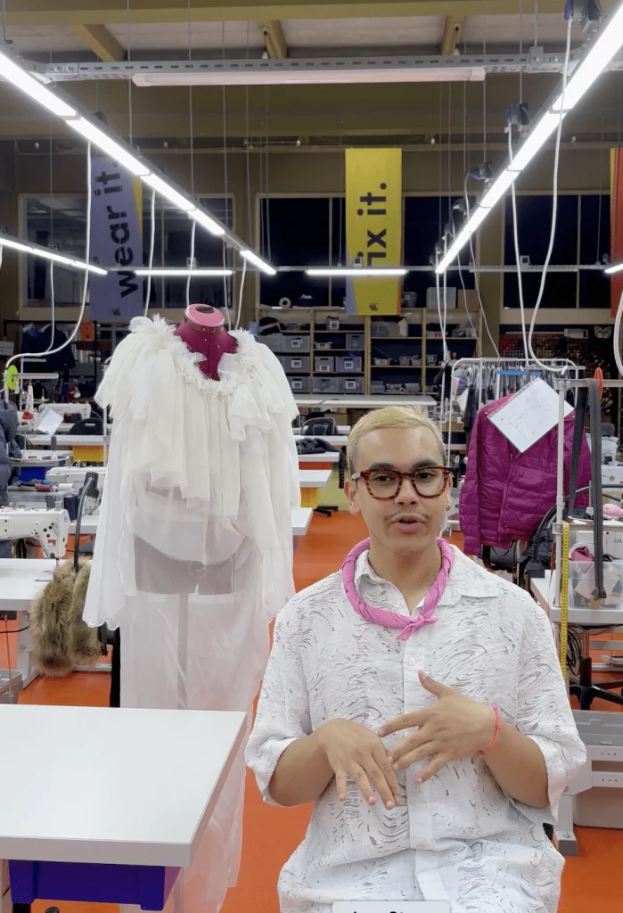 Ali A. nach der Paris Fashion Week 2024 durch die UniFash Modedesign Weiterbildung international sichtbar