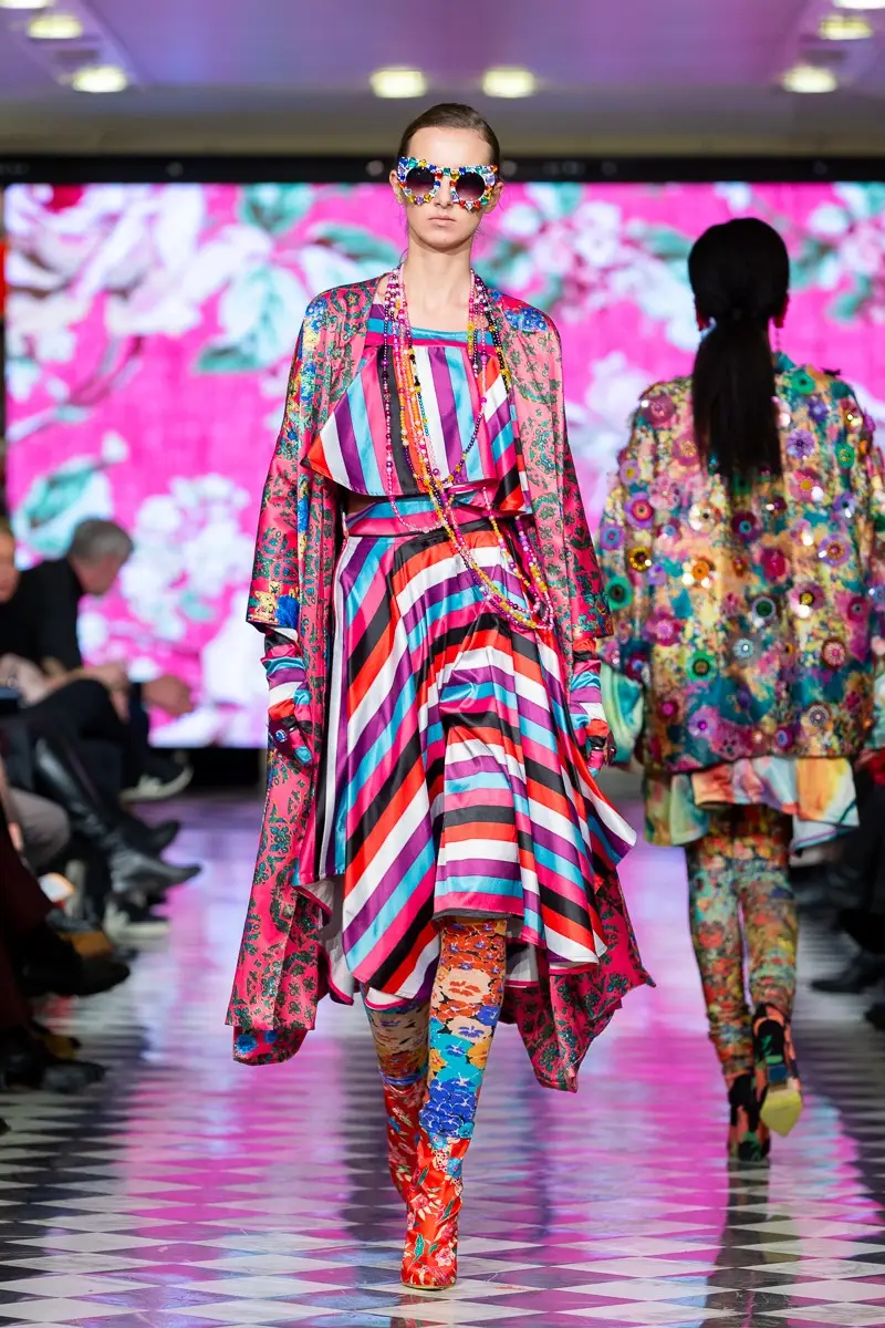 Modedesign lernen bei UniFash German Elite Fashion Academy mit hochwertiger kreativer Entwicklung