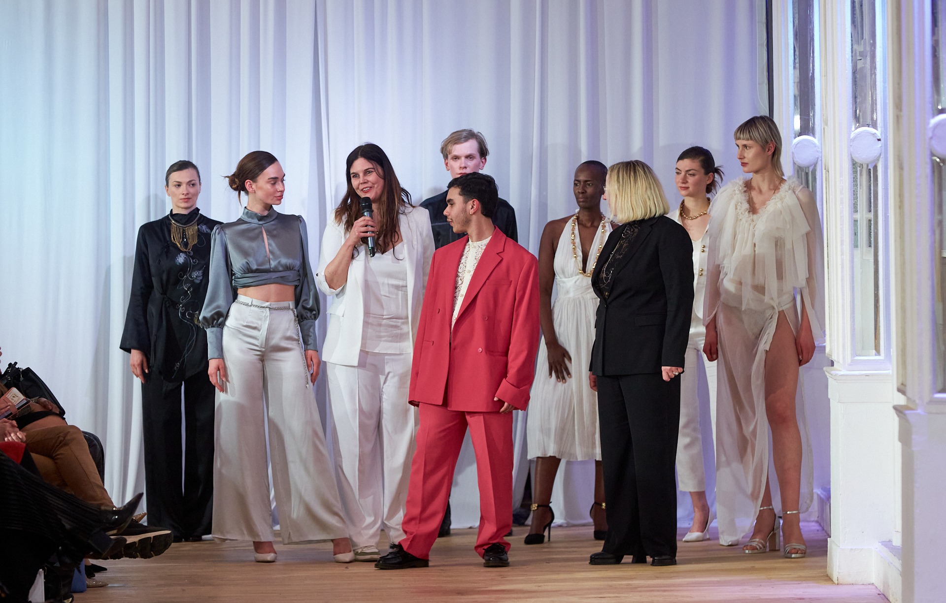 UniFash Studierende und Absolventen bei der Paris Fashion Week 2024